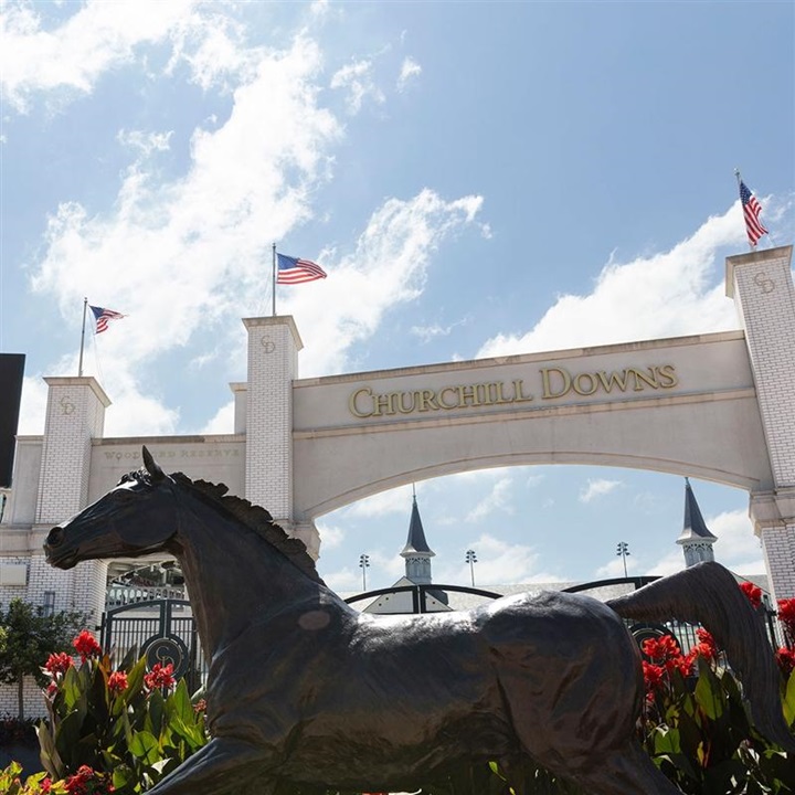 A photo of the horse statue standing outside of Churchill Downs entryway.