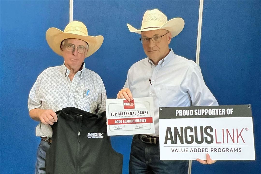 AngusLink® consignors recognized for Beef Score and Maternal Score awards joined Mark McCully, chief executive officer of the American Angus Association®, during Superior Sunrise on July 29 in Winnemucca, NV. 