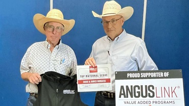AngusLink® consignors recognized for Beef Score and Maternal Score awards joined Mark McCully, chief executive officer of the American Angus Association®, during Superior Sunrise on July 29 in Winnemucca, NV. 