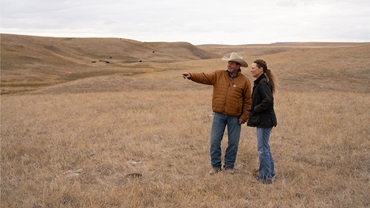 The friendship between Ross Wientjes (left) and Holly Roe-Johnson has spanned many years. Wientjes Ranch’s marketing has benefited from their strong veterinarian-client-patient relationship. 