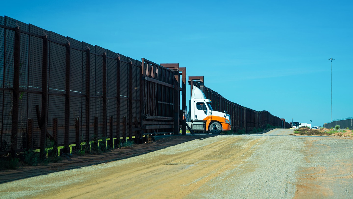 truck crossing border
