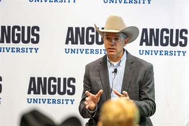 Paul Dykstra of Certified Angus Beef presents at an Angus University session.