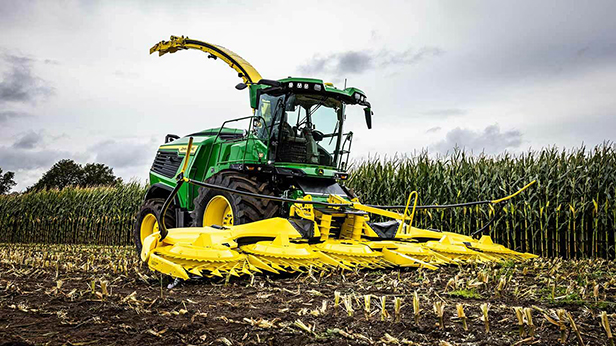 F9-900-Self-Propelled-Forage-Harvester-John-Deere