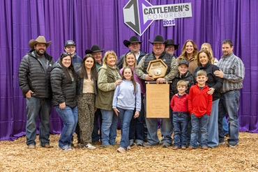 Pictured is the 2025 Herdsman of the Year, Cash Langford, alongside his family. The 2025 American Angus Association® Herdsman of the Year results were announced January 10, at the Herdsman Social during Cattlemen’s Congress in Oklahoma City.