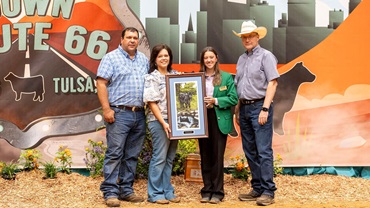 Kurt and Angie LeBeouf of Louisiana were recognized as the Advisor of the Year at the 2025 National Junior Angus Show in Tulsa, Oklahoma. Pictured from left are Kurt and Angie LeBeouf, Advisor of the Year; Allie Perry, NJAA Foundation Director; and Mark McCully, AAA Chief Executive Officer.  