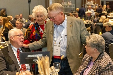 Members from Tennessee and Kansas connect at the Awards Dinner on November 1 at the 2025 Angus Convention in Kansas City, Missouri.