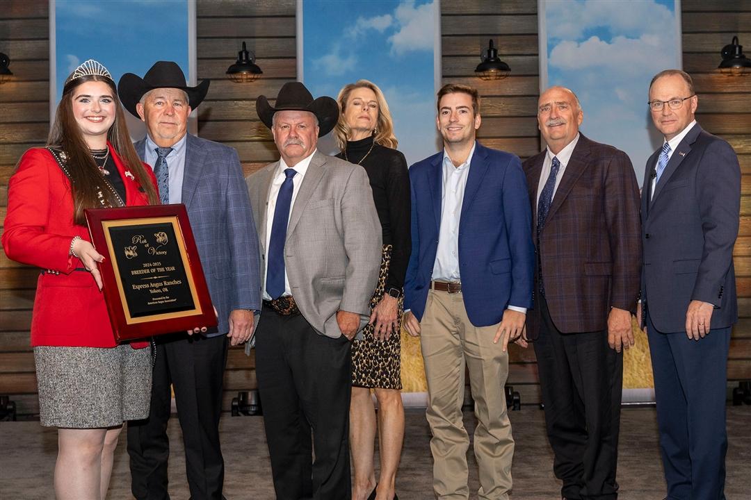 Express Ranches, Yukon, Okla., was named ROV Breeder of the Year at the 2025 Angus Convention Awards Dinner in Kansas City, Missouri. Pictured from left are Miss American Angus Rosalind Kidwell; Donnie Robertson, Kevin Hafner, Jennifer Callahan, Ryan Callahan, and Mark Squires of Express Ranches; and Mark McCully, American Angus Association CEO. 