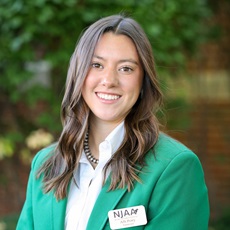 Alli Perry headshot